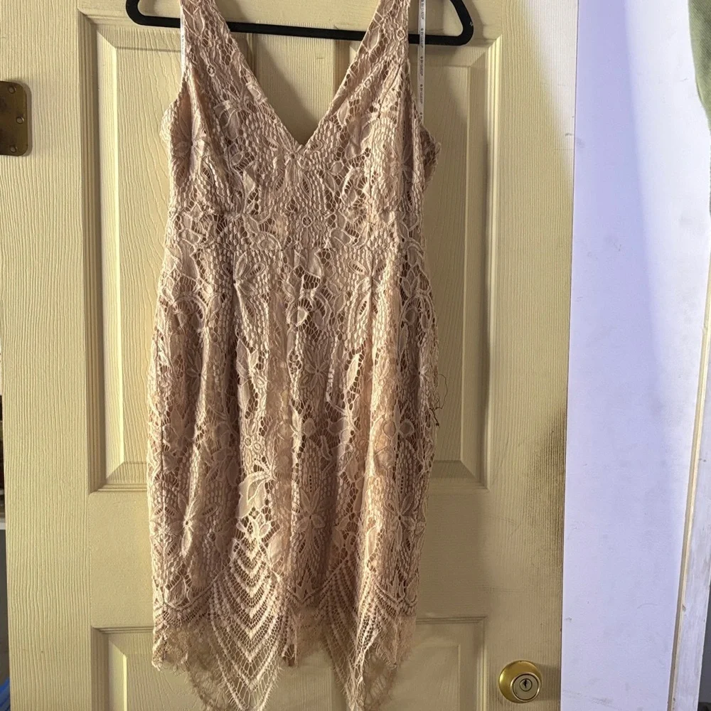 G by guess Elegant Lace V-Neck Dress in Tan